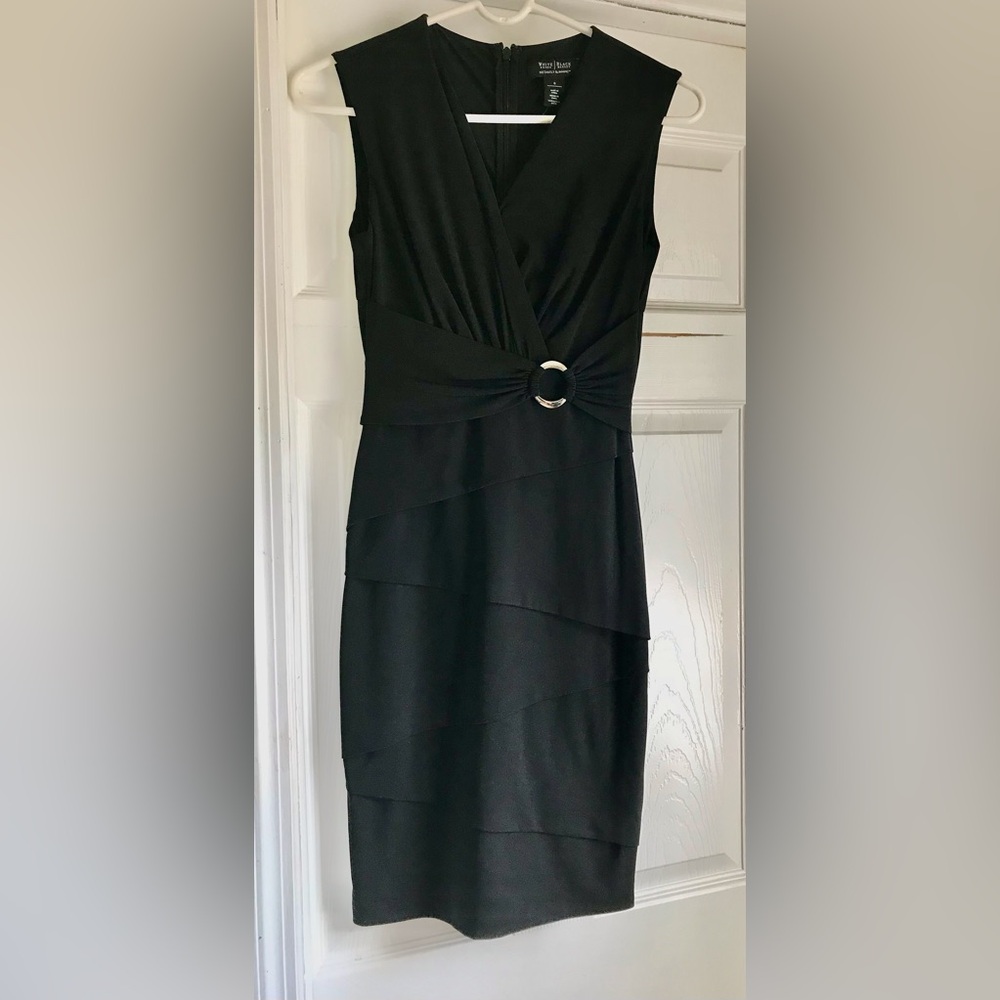 Women Black “White House Black Market“ Instantly slimming ,Sleeveless Size 0